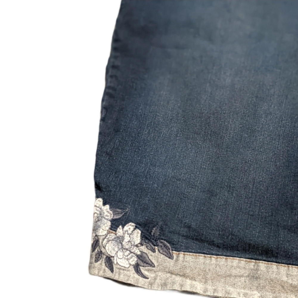 #632 Gloria Vanderbilt "AMANDA"Denim Floral Shorts 24W - Picture 3 of 9